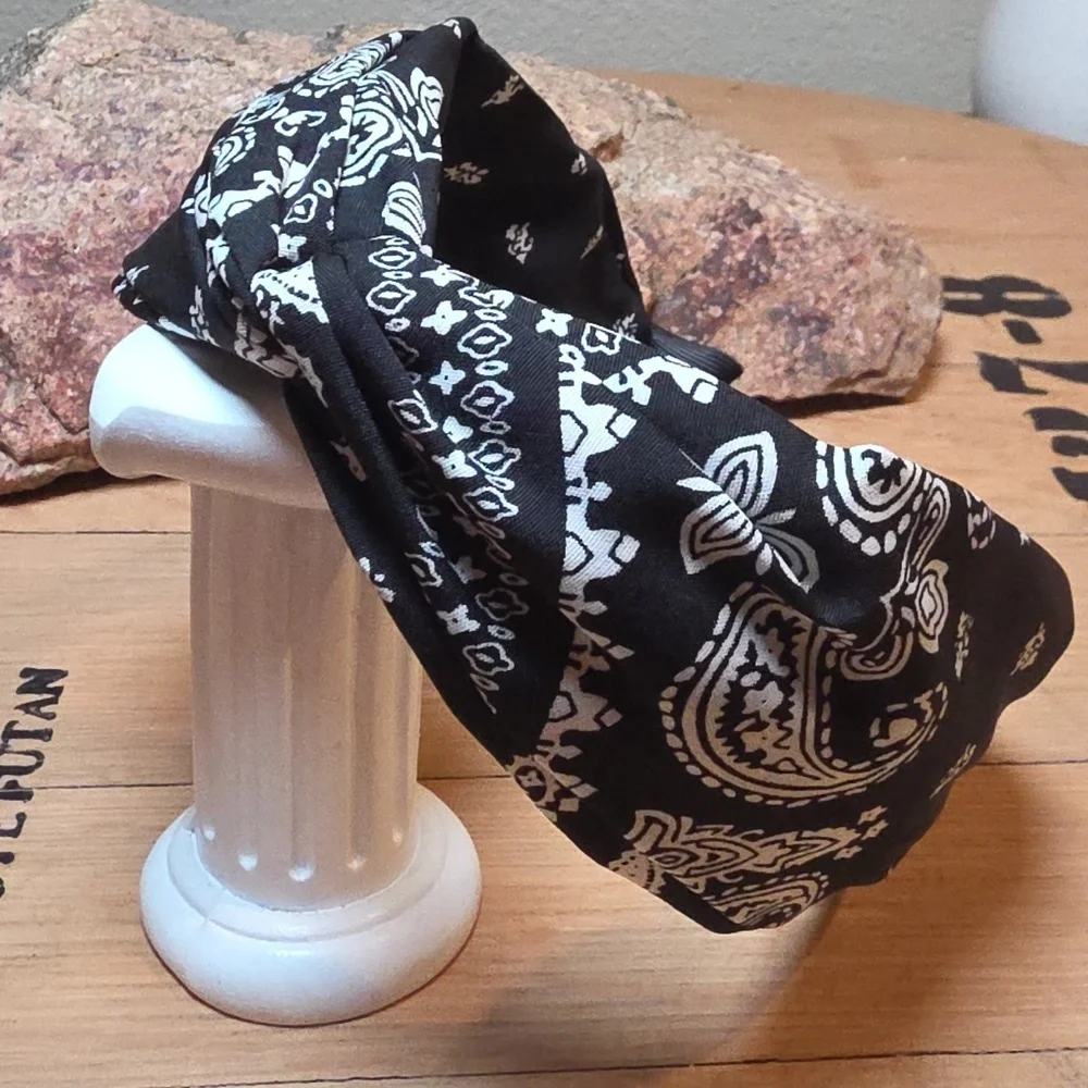 New Black and White Paisley Hankerchief Fabric Headband | NWOT